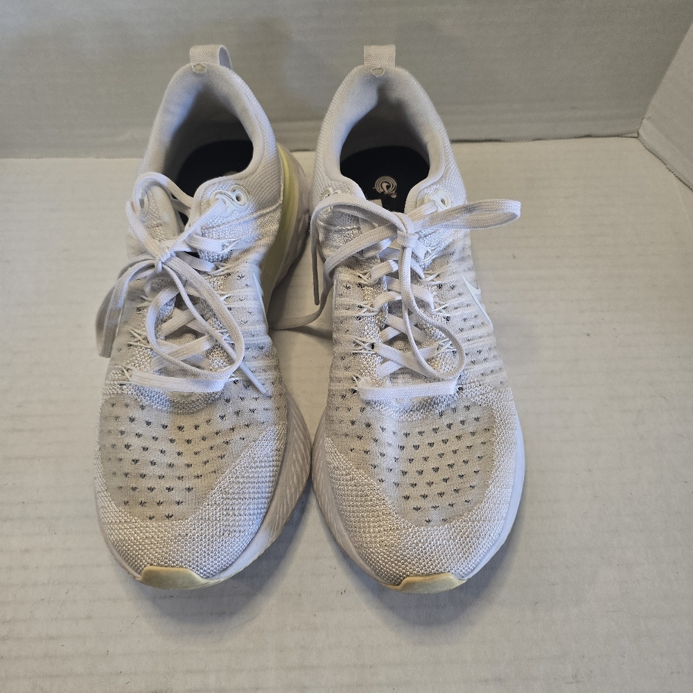 Women running shoes.‎ NIKE React 2020